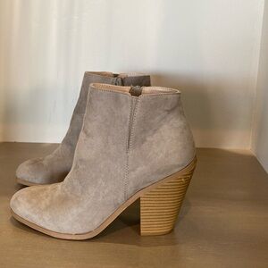 Banana Republic ankle booties sz 8